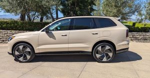 Read more about the article Volvo EX90 first drive: not fully baked